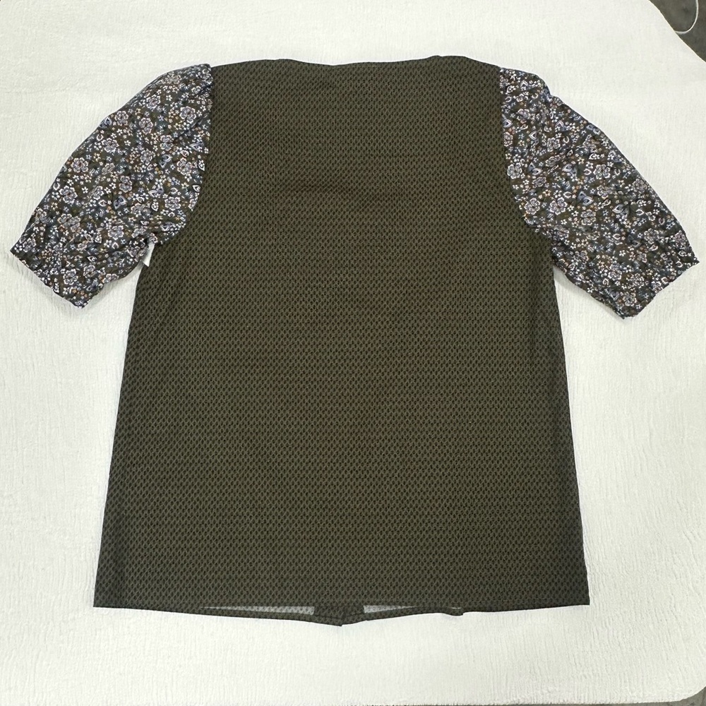 Halston Heritage Green Buttoned Front Blouse with floral puff sleeves NEW - Picture 6 of 9